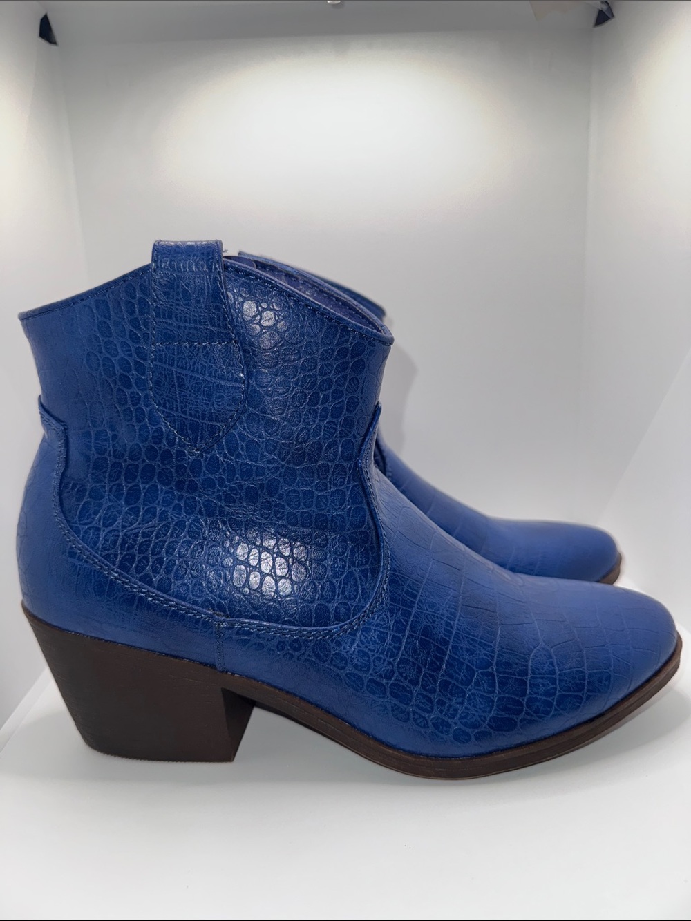 True Craft Winnie Western Ankle Boots Blue Croc Print Women’s 8 Boho